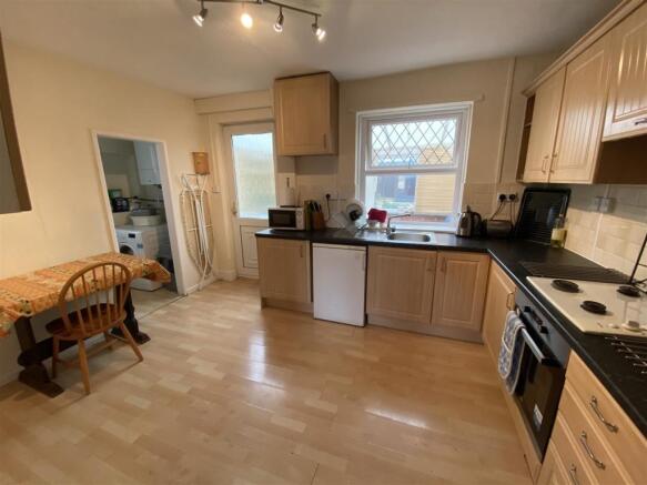KITCHEN/BREAKFAST ROOM