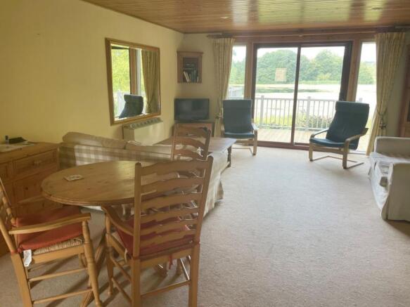 LOUNGE/DINING ROOM