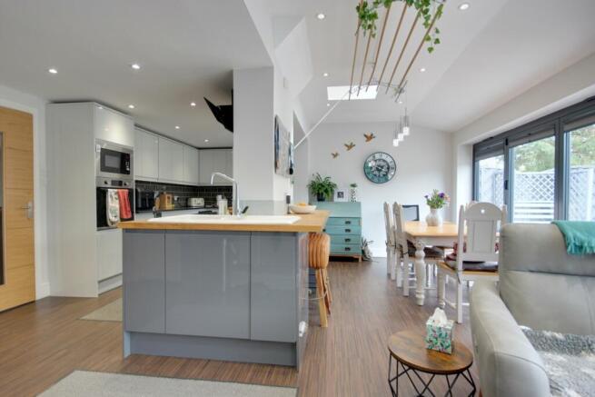 3 bed Semi-Detached for sale Image 9