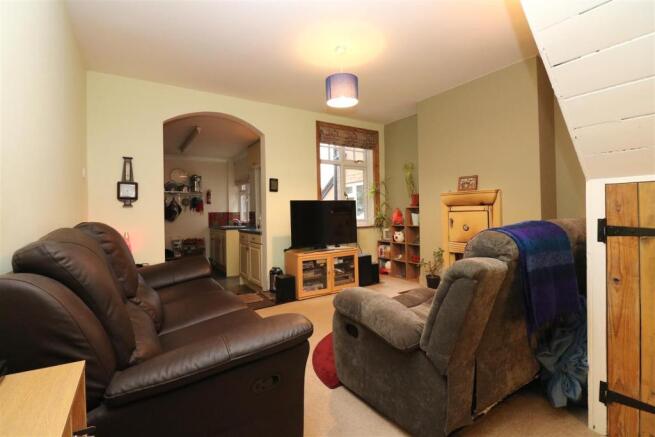 Sitting Room pic 1.JPG