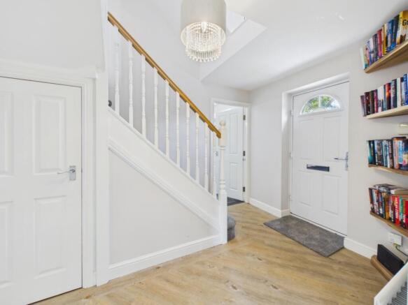 5 bed Detached for sale Image 7