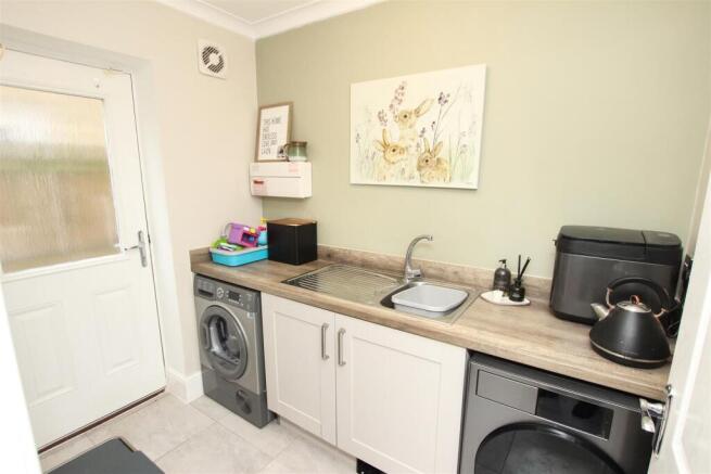 5 bed Detached for sale Image 6