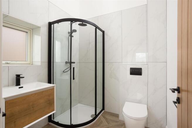 4 bed Semi-Detached for sale Image 5