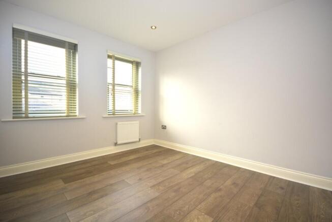 4 bed Semi-Detached to rent Image 10