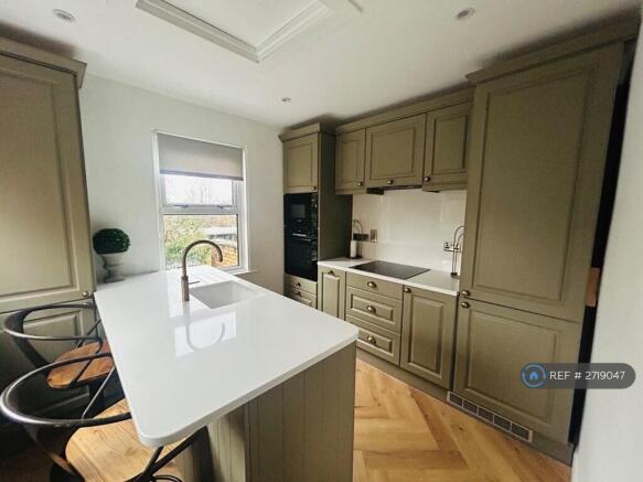 Kitche. To Entertain With Centre Island