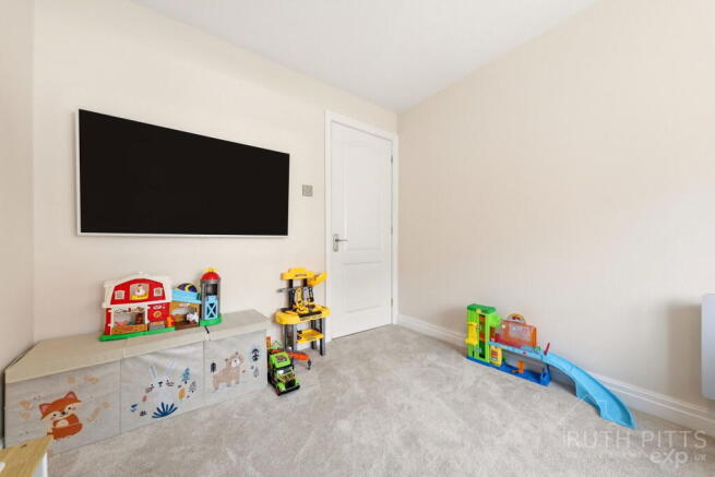 4 bed Detached for sale Image 9