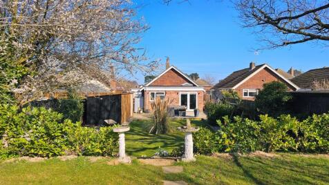 Old Church Road, Hopton on Sea