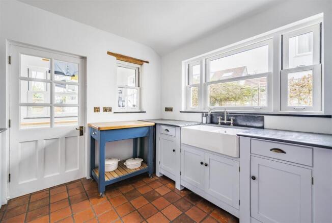 Kitchen close.jpg
