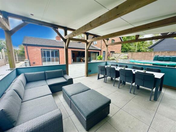 covered entertaining space