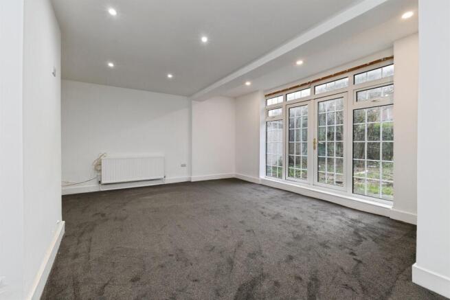 4 bed Detached for sale Image 7