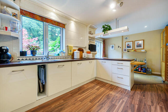 Kitchen/Breakfast...