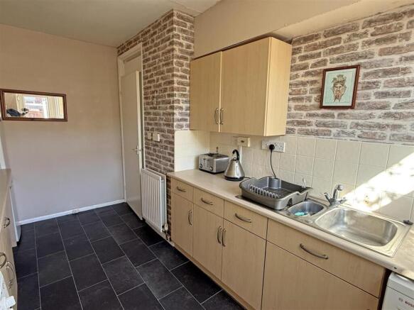 Kitchen v3.jpg