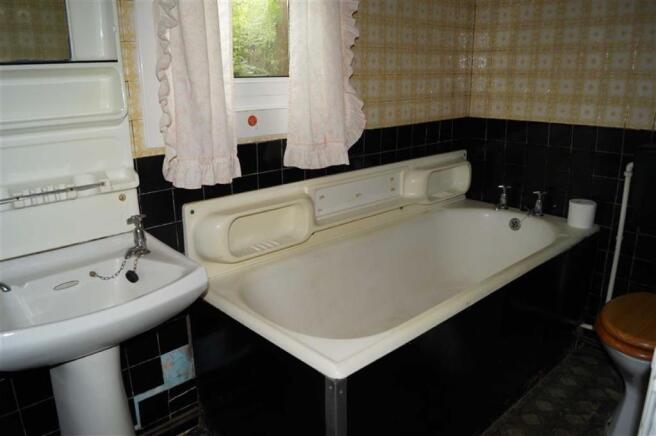 GROUND FLOOR BATHROO