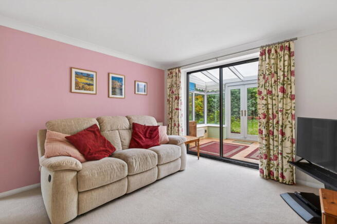 Cypress Close, Desborough, Kettering, NN14 2XU photo 4