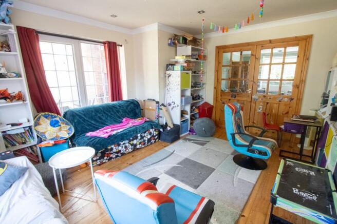 5 bed Detached for sale Image 7