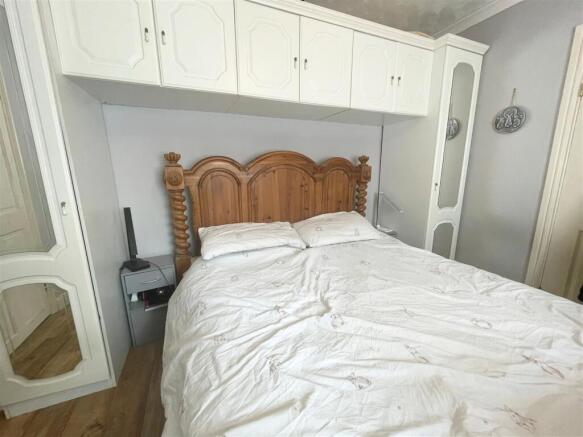 Bed 1.jpg