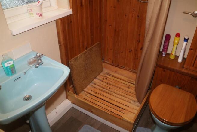SHOWER ROOM/WC