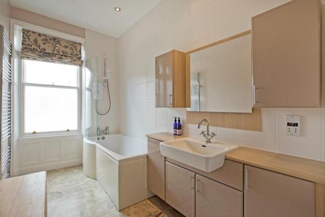4 bed Terraced for sale Image 9