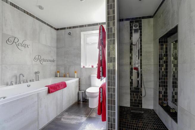 Bathroom 1.jpg