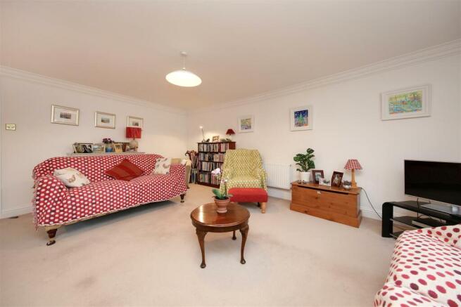 Living Room2.jpg