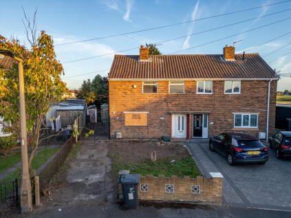 53 The Oval, Dunscroft, Doncaster, South Yorkshire DN7 4EA