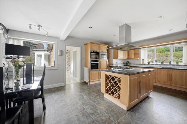 4 bed Detached for sale Image 5