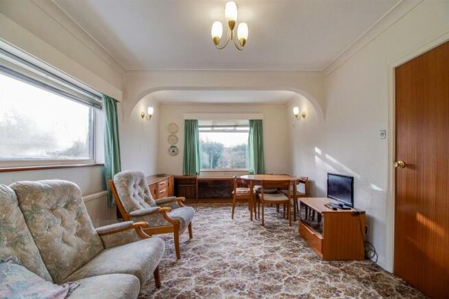 SITTING/DINING ROOM