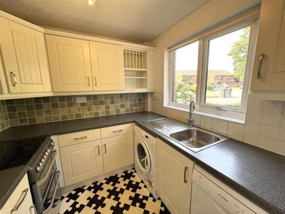 Cranleigh Way, Lichfield photo 4