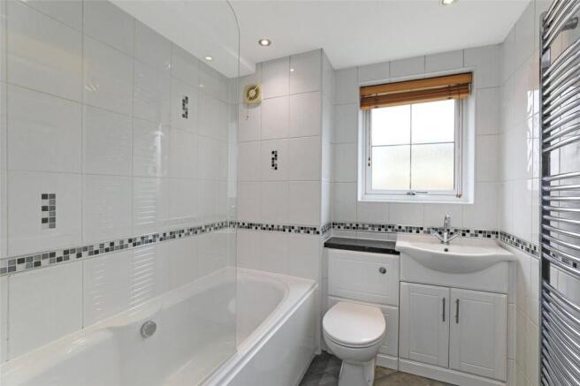 3 bed Town House for sale Image 4