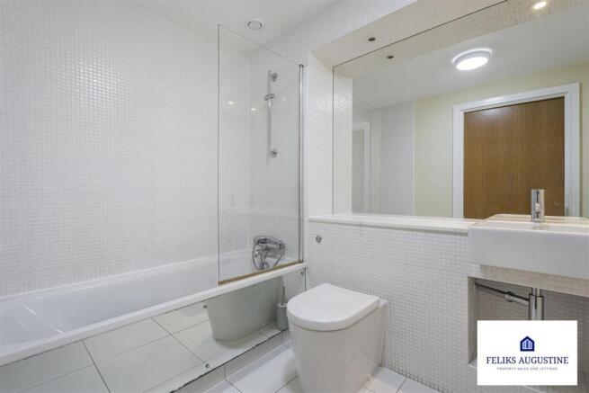 Bathroom 1.jpg