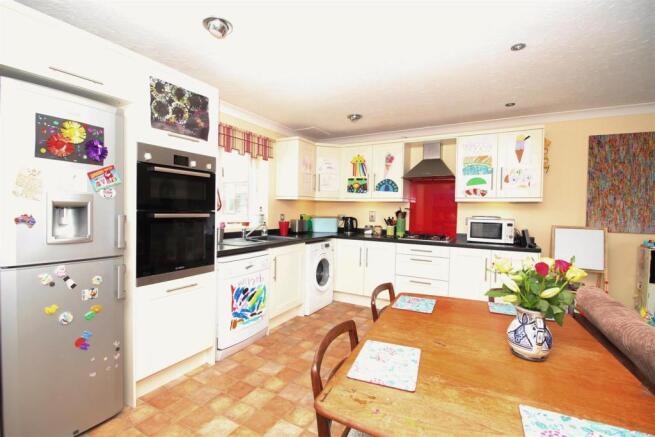 Kitchen2.jpg