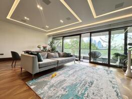 39, Blenheim House, Duchess Walk, London SE1 2SB