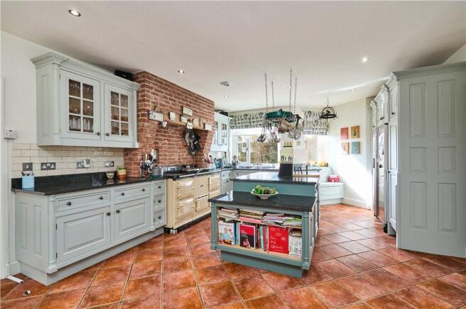 5 bed Detached for sale Image 11