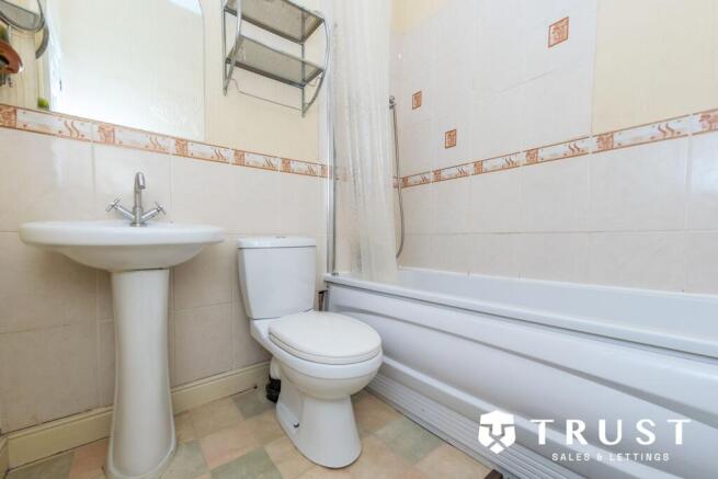 2 bed Terraced to rent Image 12