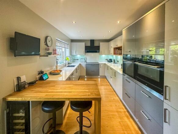 BREAKFAST KITCHEN