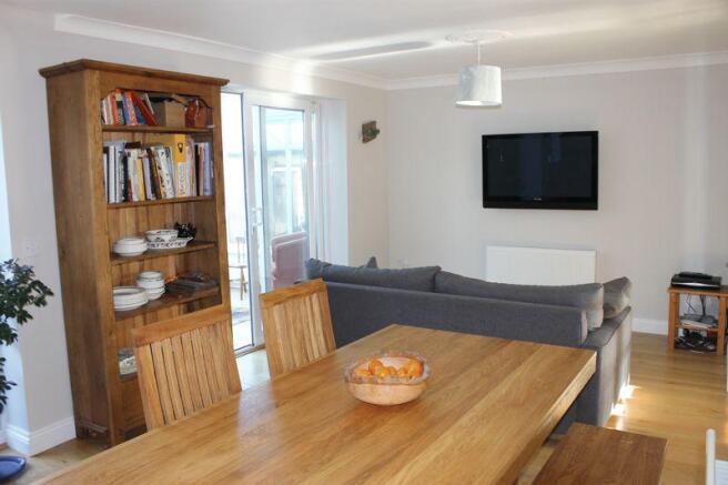 Kitchen/Dining...