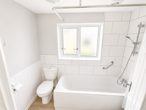 2 bed Semi-Detached Bungalow to rent Image 10