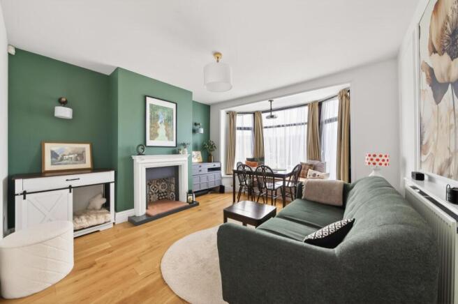 OPEN-PLAN LIVING DINING ROM