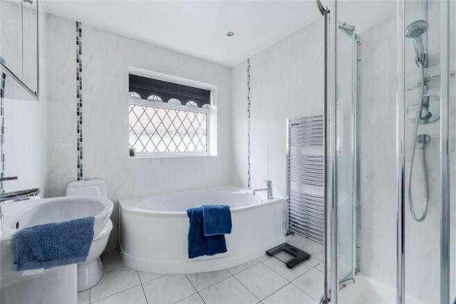 4 bed Detached for sale Image 7