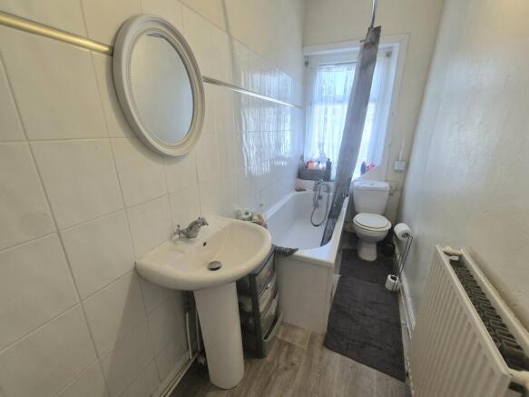 2 bed Terraced to rent Image 7