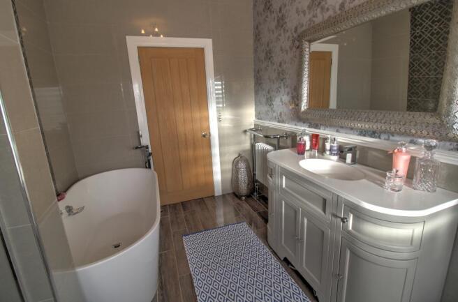 Family Bathroom d