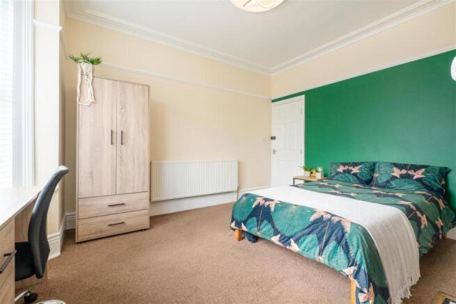 5 bed House to rent Image 4
