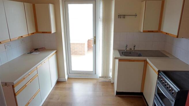 FITTED KITCHEN
