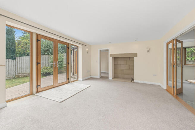 5 bed Detached for sale Image 5
