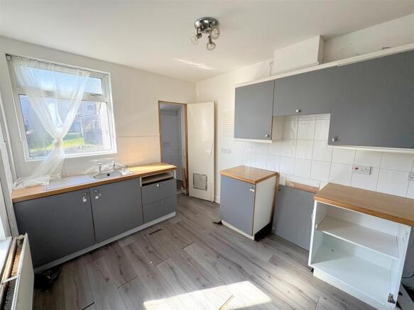 Kitchen c.jpg