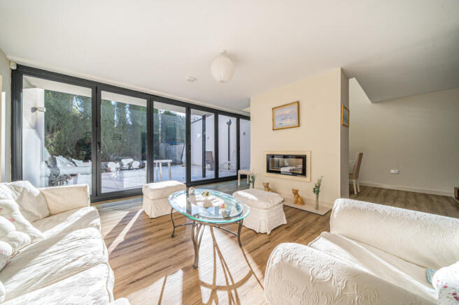 Sitting/Dining Room