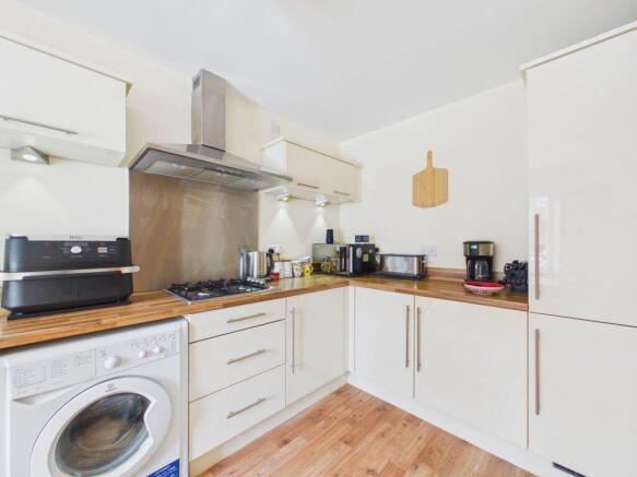 3 bed Semi-Detached for sale Image 3