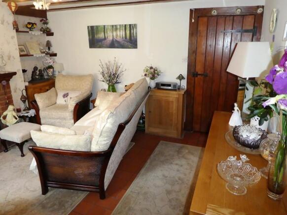 lounge pic3.JPG