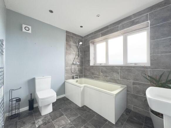 4 bed Detached for sale Image 10