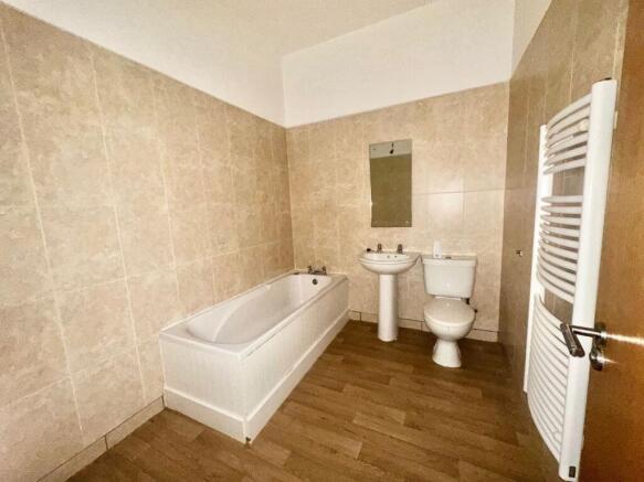 2 bed Flat to rent Image 7